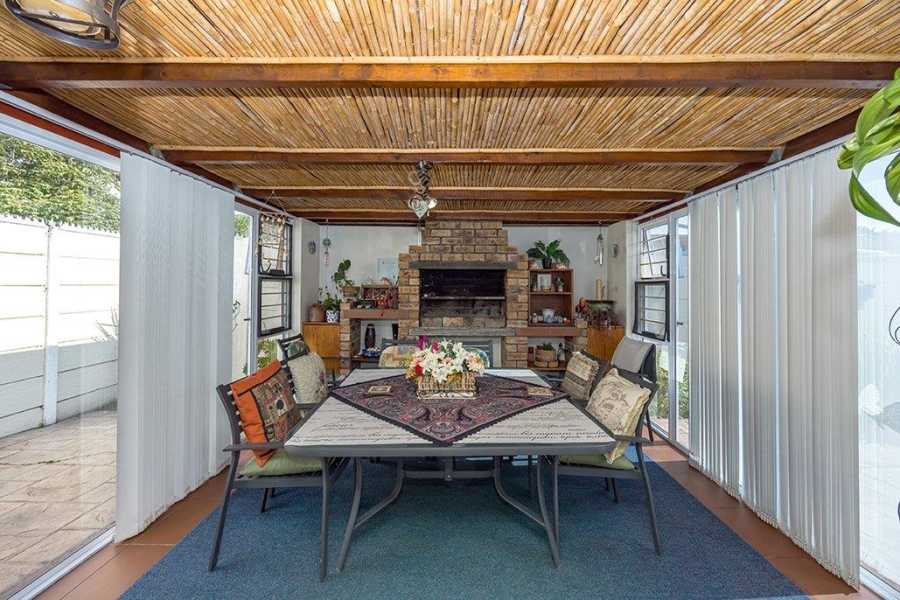 2 Bedroom Property for Sale in Bothasig Western Cape
